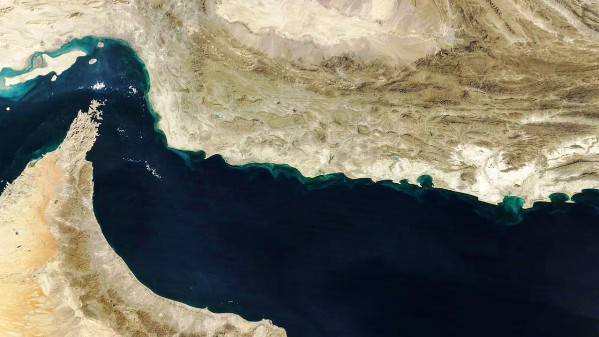 O Estreito de Ormuz (NASA Earth Observatory/AFP)