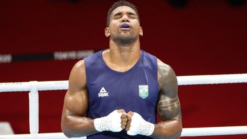 Já na categoria até 54 quilos, o brasileiro Michael Trinidade não teve problemas para bater Nelson Guerrero, da Nicarágua, que teve uma contagem no primeiro round e duas no segundo (Gaspar Nóbrega - COB)