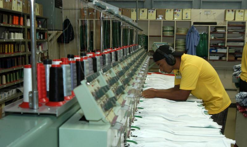 Indústrias, fábricas,Confecção Cobra D'agua,Confecção de roupas

Vila velha (ES) 19.05.2006 - Foto Miguel Ângelo (Miguel Ângelo/CNI/Direitos Reservados)