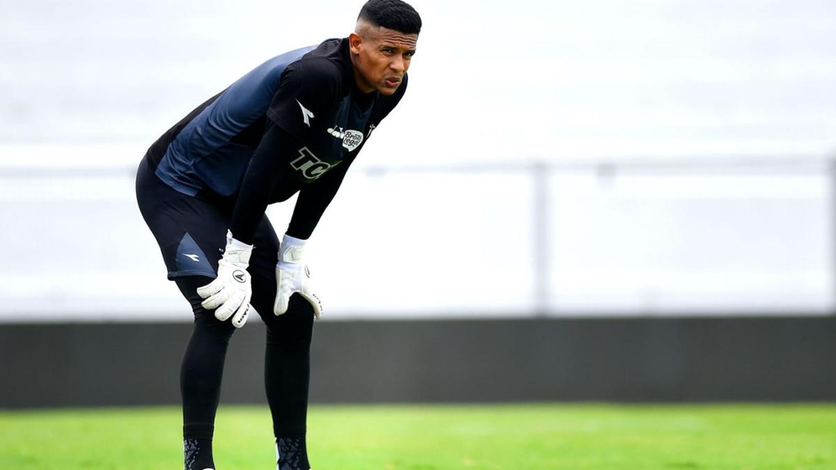 Líder do elenco, o goleiro Diogo Silva foi um dos primeiros a aceitar o acordo com a diretoria para a regularização de débitos (Marcos Ribolli)