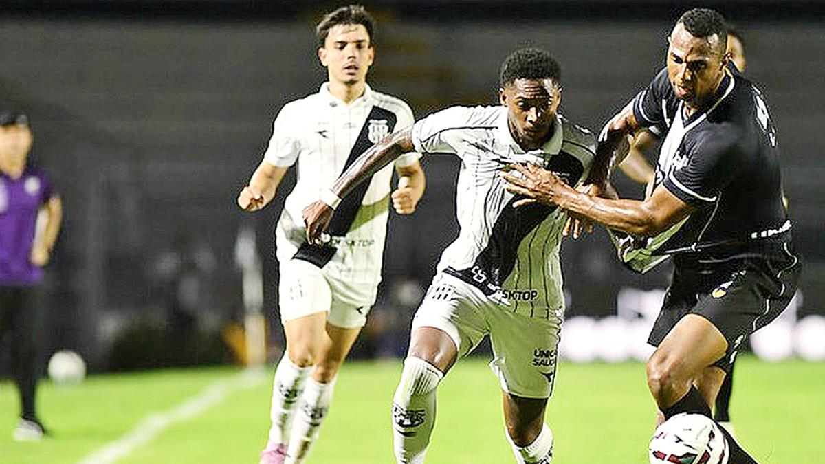 Luis Phelipe cumpriu suspensão e está a disposição da comissão técnica (Marcos Ribolli/Pontepress)