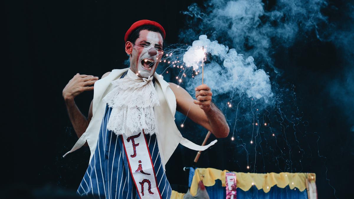 Apresentação presta homenagem à tradição dos clowns italianos e ao universo circense (Mariana Rotili)