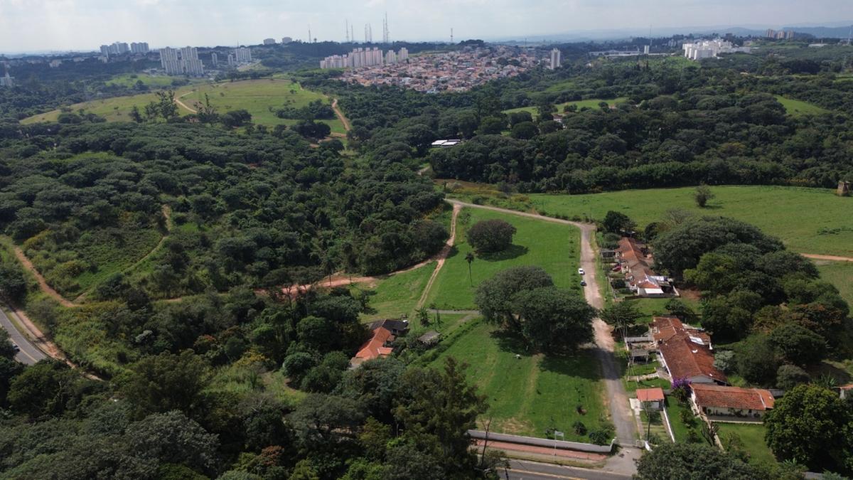 Conselheiros sugeriram uma recomendação institucional direcionada ao Ministério da Defesa e ao poder executivo de Valinhos, apontando possíveis inconsistências legais e reafirmando a competência municipal na definição do uso do território (Alessandro Torres)