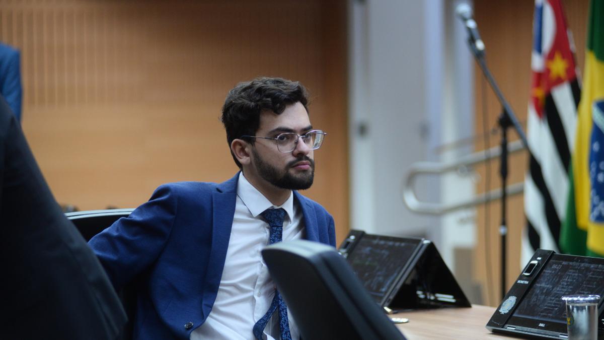 O vereador Vini Oliveira evitou dar entrevista sobre o assunto e se limitou a gravar um vídeo para as suas redes sociais, no qual alega inocência e afirma ser vítima de perseguição (Alessandro Torres)