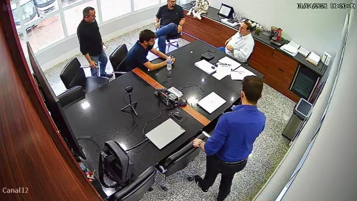 Vídeos mostram visitas do parlamentar à sede de uma das empresas vencedoras da licitação do transporte público coletivo da cidade (Captura De Video)