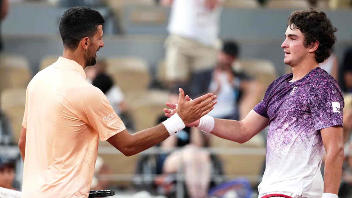 João Fonseca superou Djokovic em longa batalha em Roland Garros (Dimitar Dilkoff/AFP)
