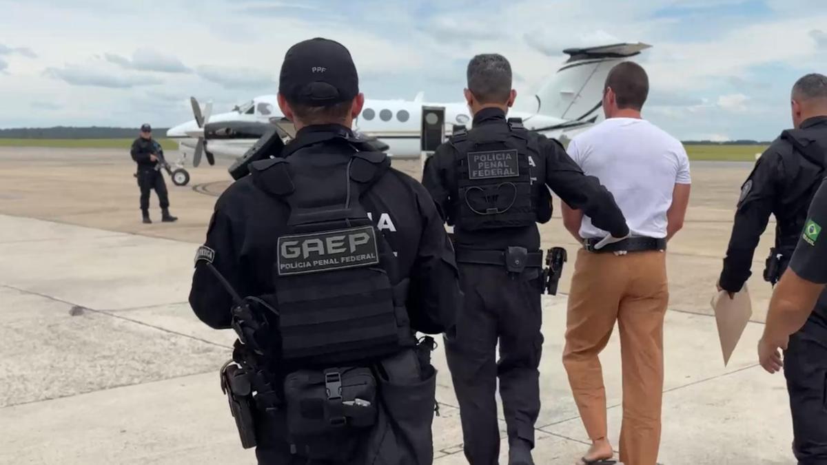 Daniel Vorcaro no dia em que foi transferido para Brasília (Reprodução / PF)