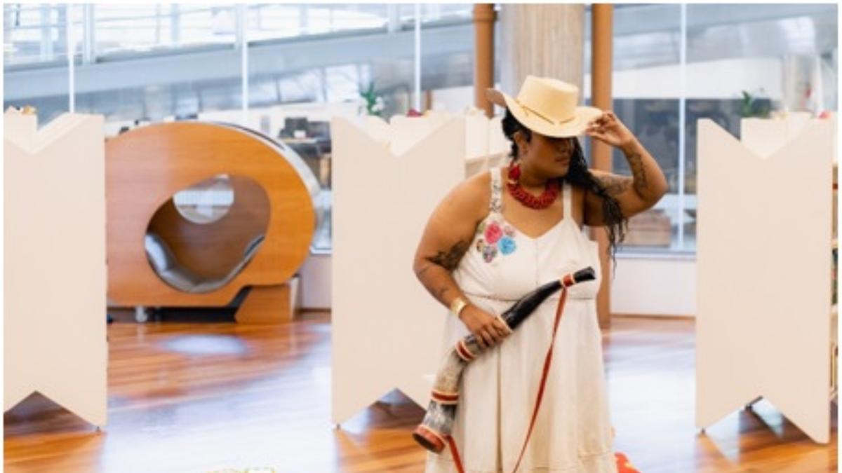 Montagem criada pela atriz Ori-Okan é voltada para todas as idades e mistura teatro e elementos das culturas populares (Noah Souza)