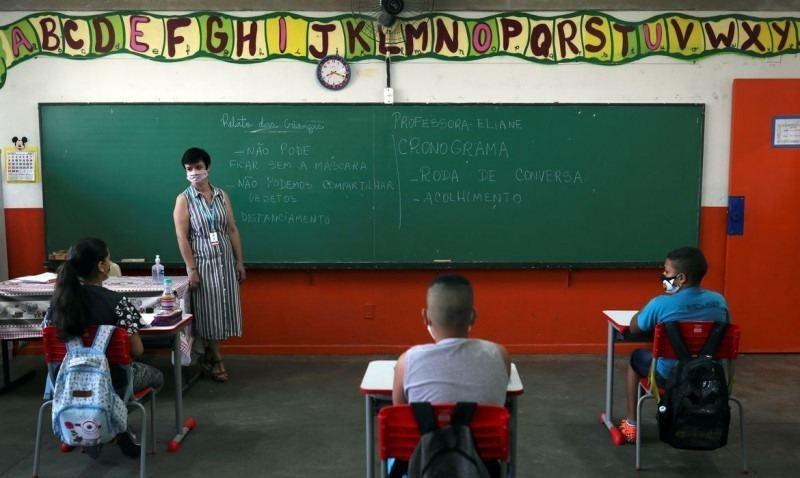 Para o dia 3 de novembro, está definido o fim da obrigação do distanciamento social. A medida marcará o retorno de 100% dos estudantes, sem a necessidade da manutenção de sistemas de rodízio (REUTERS / Amanda Perobelli)