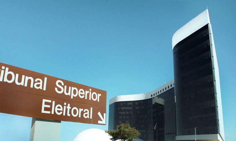 Apesar das suspeitas das Forças Armadas, também sustentadas por Bolsonaro, não foi encontrada nenhuma prova de fraude nas eleições com urnas eletrônicas (TSE)