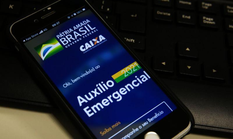 Auxílio emergencial 2021 (Marcello Casal Jr/Agência Brasil; /Agência Brasil)