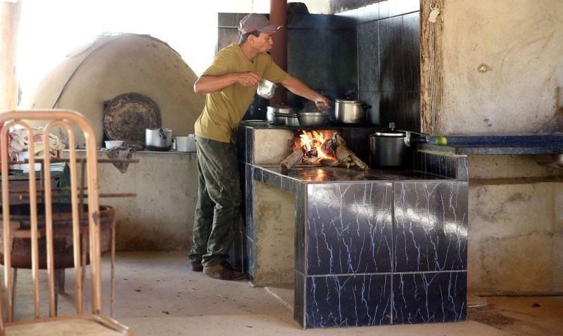 Brasileiro recorre à lenha e ao carvão vegetal para cozinhar, um retrocesso em saúde e qualidade de vida. (José Cruz/Agência Brasil)