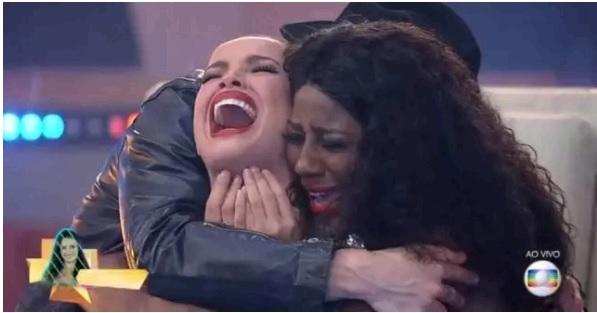 Com 90,15 dos votos, a advogada e maquiadora Juliette Freire é a vencedora do Big Brother Brasil 21. Em segundo lugar vem a influenciadora Camilla de Lucas, com 5,23% da preferência do público, seguida pelo cantor Fiuk, que conquistou a terceira colocação, com 4,62% dos votos do público (Reprodução/ TV Globo)