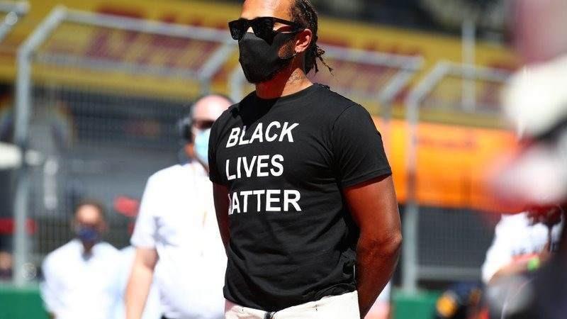 O piloto da Mercedes criou uma comissão no ano passado para ajudar a aumentar o número de negros no automobilismo britânico e promover a diversidade. Lewis Hamilton é o único negro na Fórmula 1 (Sportbuzz)