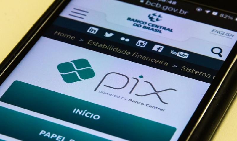 Pix é o pagamento instantâneo brasileiro. O meio de pagamento criado pelo Banco Central (BC) em que os recursos são transferidos entre contas em poucos segundos, a qualquer hora ou dia. É prático, rápido e seguro. (Marcello Casal JrAgência Brasil)
