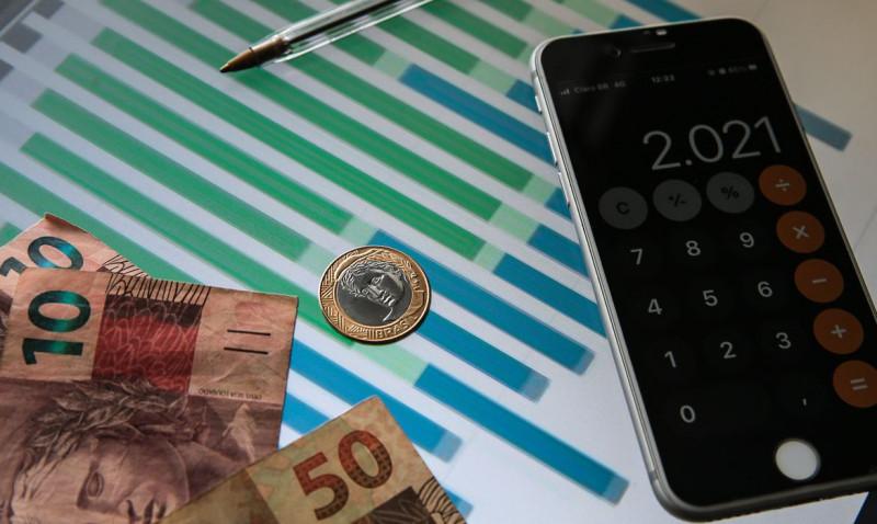 Economia, Moeda Real,Dinheiro, Calculadora (Marcello Casal JrAgência Brasil)