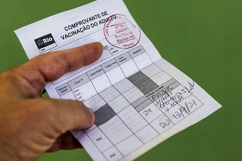 Comprovante de vacinação contra a Covid-19 (Tânia Rêgo/Agência Brasil)