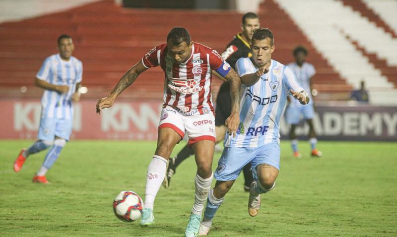 Londrina bate Náutico e se aproxima da fuga do Z4 da Série B ((6149) Tiago Caldas/Fotoarena)