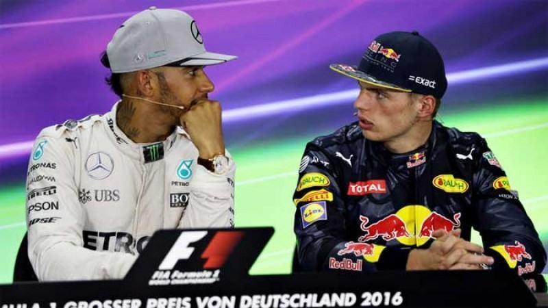 mbos também já foram punidos pelos incidentes: o britânico, heptacampeão mundial, levou uma punição de 10 segundos no GP da Inglaterra, em Silverstone, e se recuperou para a vitória, enquanto que o holandês perderá três posições no grid do GP da Rússia (Divulgação )