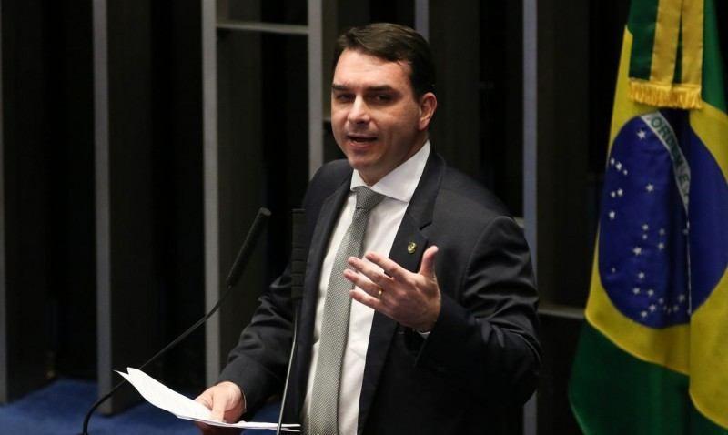 Denunciado em novembro do ano passado, Flávio Bolsonaro é acusado pelo MP de comandar um suposto esquema de desvio de salário de funcionários, muitos deles fantasmas (Fabio Rodrigues Pozzebom/Agência Brasil)