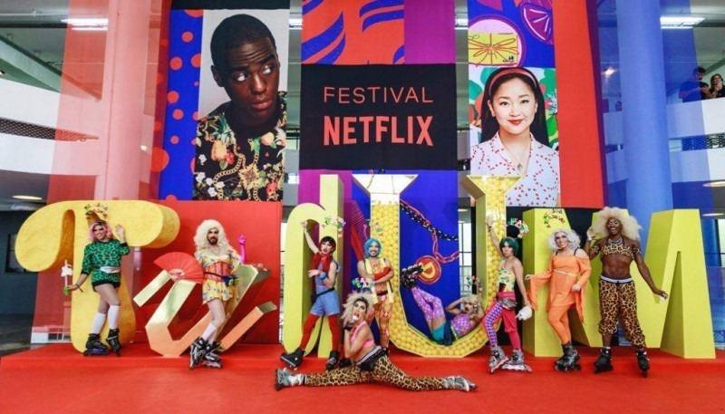 A transmissão começa às 13h (horário de Brasília) pelos canais da Netflix no YouTube em todo o mundo - incluindo o Brasil, além do Twitter (Divulgação)