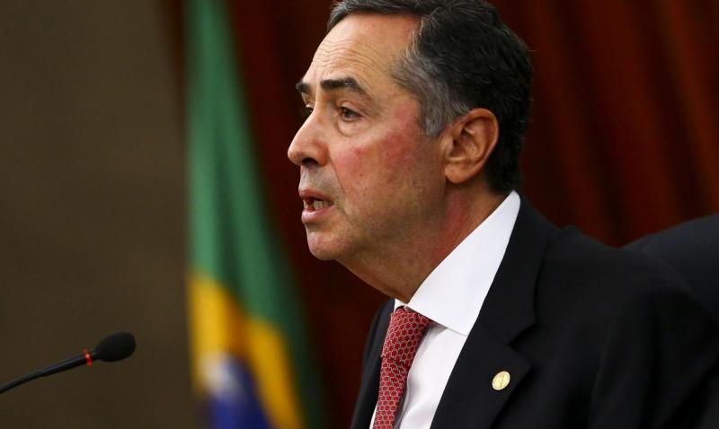 O presidente do Tribunal Superior Eleitoral (TSE), Luís Roberto Barroso, durante entrevista coletiva. (Marcelo Camargo/Agência Brasil)