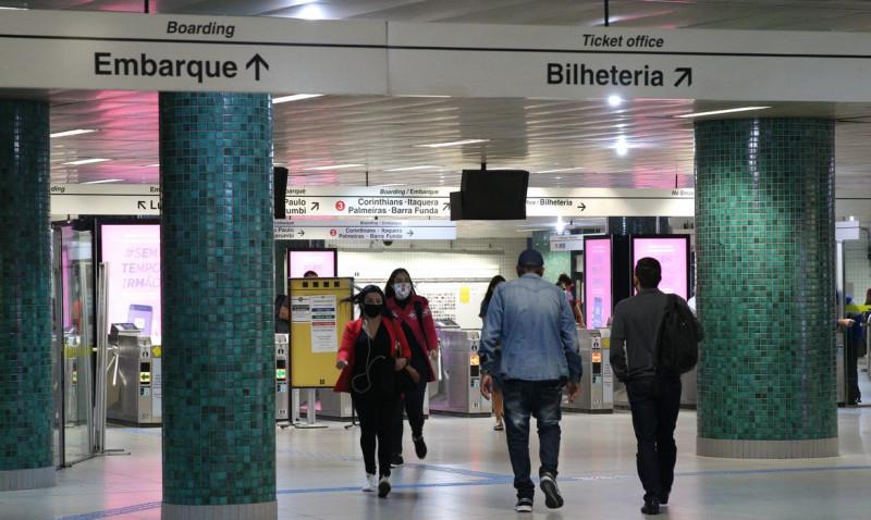 São Paulo - Estação República em funcionamento durante a greve dos metroviários, que causou paralização parcial nas linhas azul, verde e vermelha  do metrô.  (Rovena Rosa/Agência Brasil; /Agência Brasil)