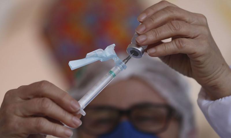 O Distrito Federal começou a vacinar pessoas com 49 anos a partir de hoje. A vacinação contra a Covid-19 começou no dia 19 de janeiro e o DF já  recebeu 1.455.070 doses de imunizantes. (Fabio Rodrigues Pozzebom/Agência Brasil)