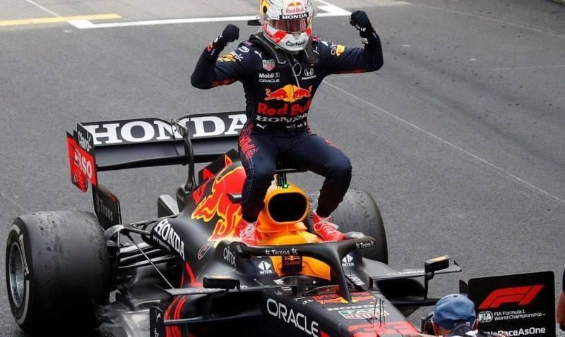 Esta foi somente a nona pole position da carreira de Verstappen (Divulgação)