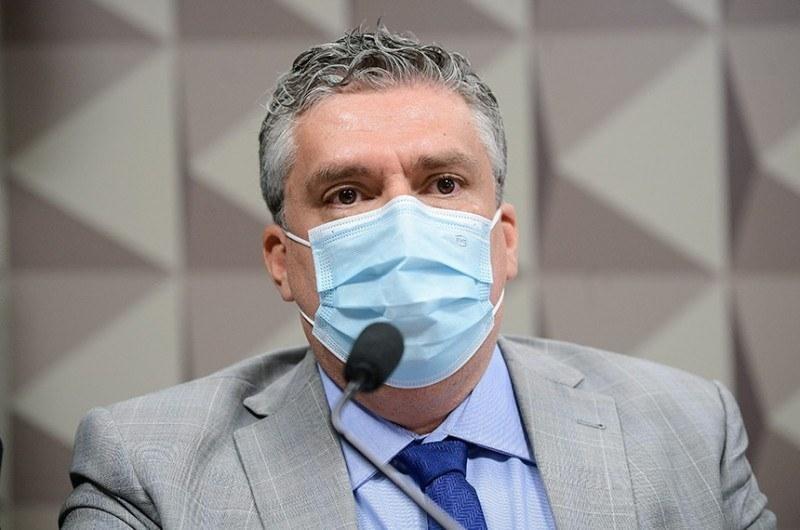 Comissão Parlamentar de Inquérito da Pandemia (CPIPANDEMIA) realiza oitiva do diretor do FIB BanK. O objetivo é ajudar a comissão de inquérito em uma de suas linhas de investigação, que é a negociação do governo com o laboratório indiano Baraht Biotech para a compra da vacina Covaxin, no valor total de R$ 1,6 bilhão. r

Mesa:r
diretor do FIB BanK, Roberto Pereira Ramos Júnior.r
 r
Foto: Pedro França/Agência Senado (Edilson Rodrigues/ Agência Senado)