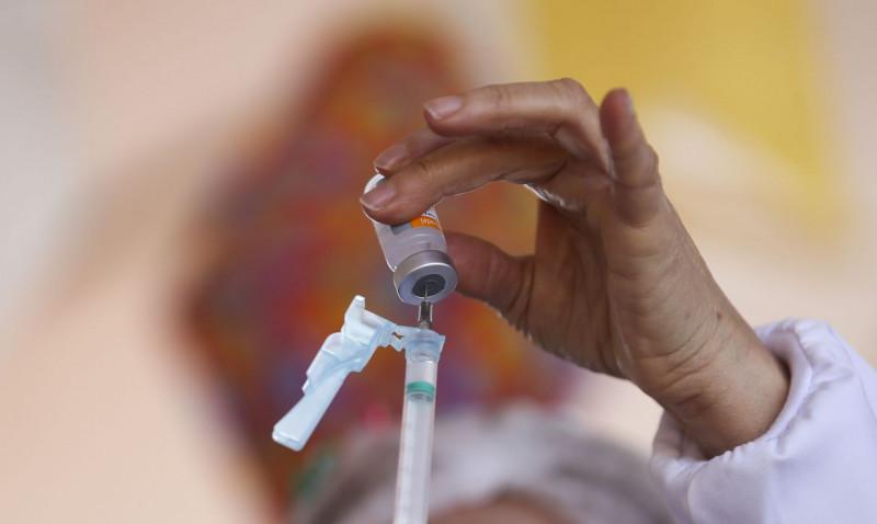 O Distrito Federal começou a vacinar pessoas com 49 anos a partir de hoje. A vacinação contra a Covid-19 começou no dia 19 de janeiro e o DF já  recebeu 1.455.070 doses de imunizantes. (Fabio Rodrigues Pozzebom/Agência Brasil)