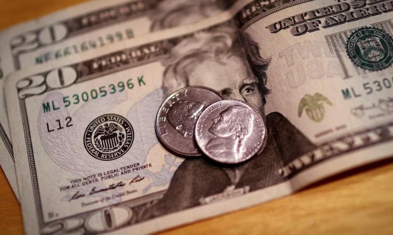 No começo dessa semana, o dólar voltou a subir, pressionado pelo ambiente externo negativo e com aumento da aversão ao risco (REUTERS/Mike Segar)