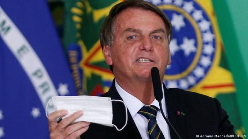 Presidente desdenhou a votação contra PEC do voto impresso junto a apoiadores na saída do Palácio da Alvorada (Divulgação)