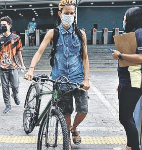 Estudante deixa local de prova do Enem: exame equilibrado  (Importação)