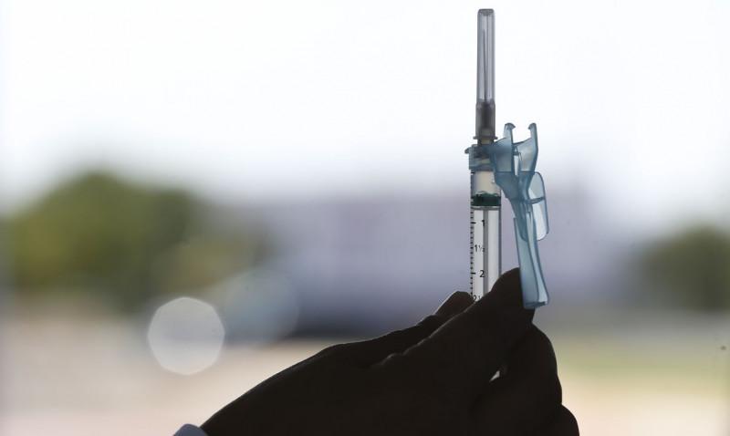 O Distrito Federal começou a vacinar pessoas com 49 anos a partir de hoje. A vacinação contra a Covid-19 começou no dia 19 de janeiro e o DF já  recebeu 1.455.070 doses de imunizantes. (Fabio Rodrigues Pozzebom/Agência Brasil)