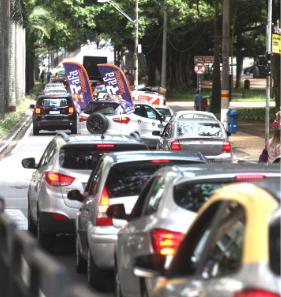 Carreata na Avenida Irm? Serafina, no Centro: ICMS caro vai causar desemprego, dizem lojistas (Importação)