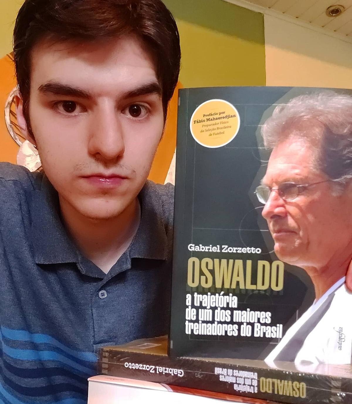 O jornalista Gabriel Zorzetto escreveu a biografia de Oswaldo de Oliveira (Divulgação)
