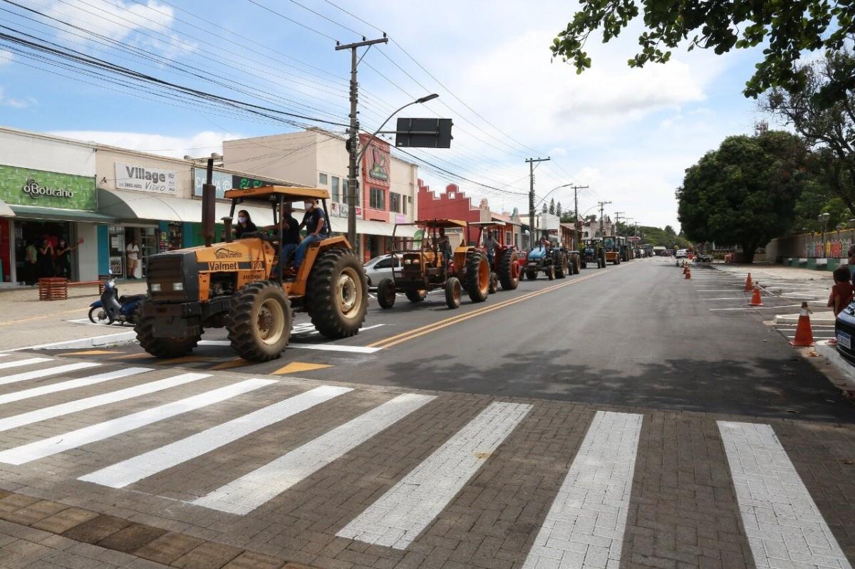 Produtores rurais de Holambra (SP) realizaram um protesto na manhã desta quinta-feira 8,  contra o fim da isenção de 4,14% sobre o ICMS dos insumos agrícolas (Leandro Ferreira/AAN)