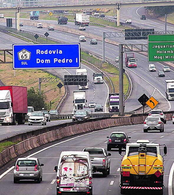 Taxa com valor atualizado de R$ 131,80 deverá ser paga só por motoristas que têm carro 0km na garagem (Cedoc/RAC)