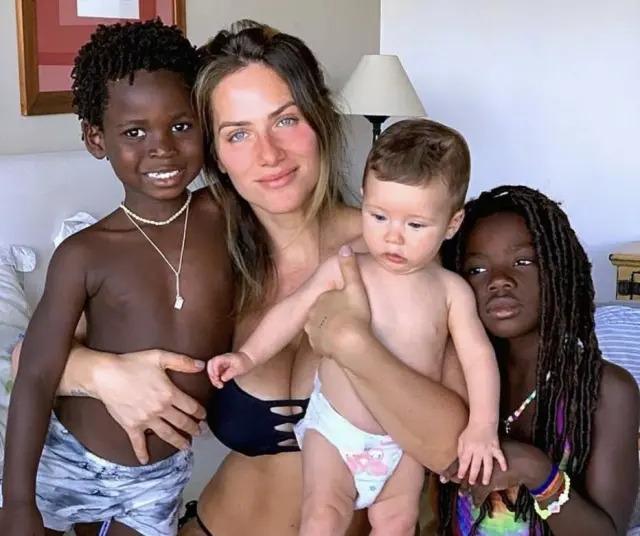 Giovanna Ewbank comemorou a chegada de 2021 ao lado dos filhosr
 (Reprodução/Instagram)