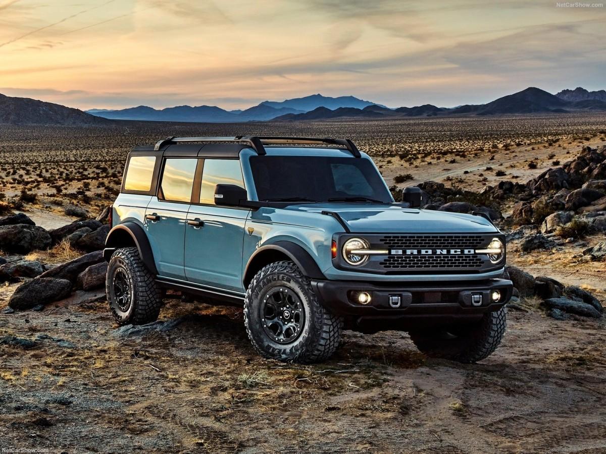 Após ter produção interrompida há 24 anos, Bronco retorna agora com visual arrojado e tecnologias de ponta para encarar caminhos radicais (Divulgação)