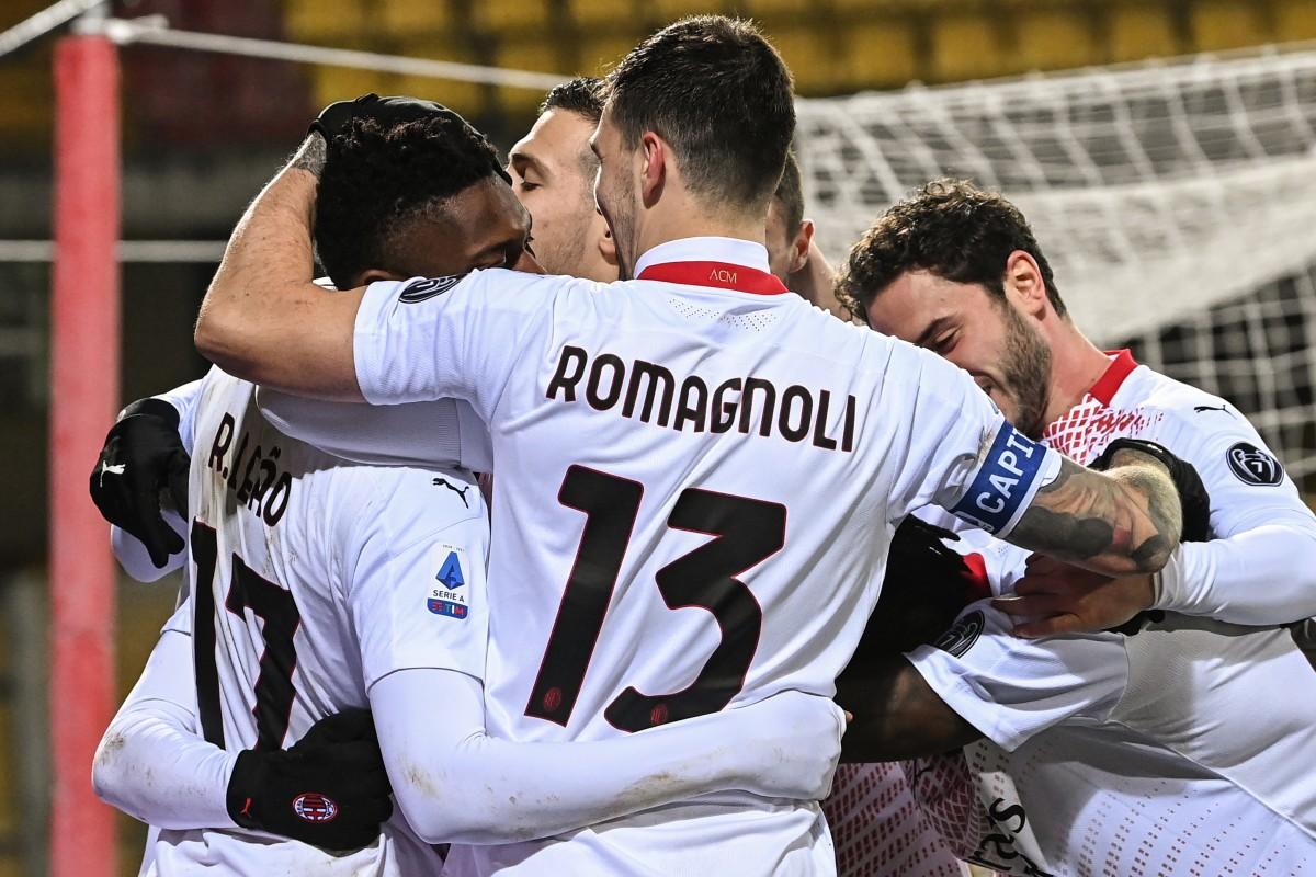 O Milan venceu o Benevento por 2 a 0 fora de casa e garantiu a liderança do Campeonato Italiano (AFP)