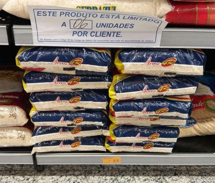 Quantidade de arroz (pacotes de 5kg) por consumidor está limitada em alguns supermercados de Campinas e região (Wagner Souza / AAN)