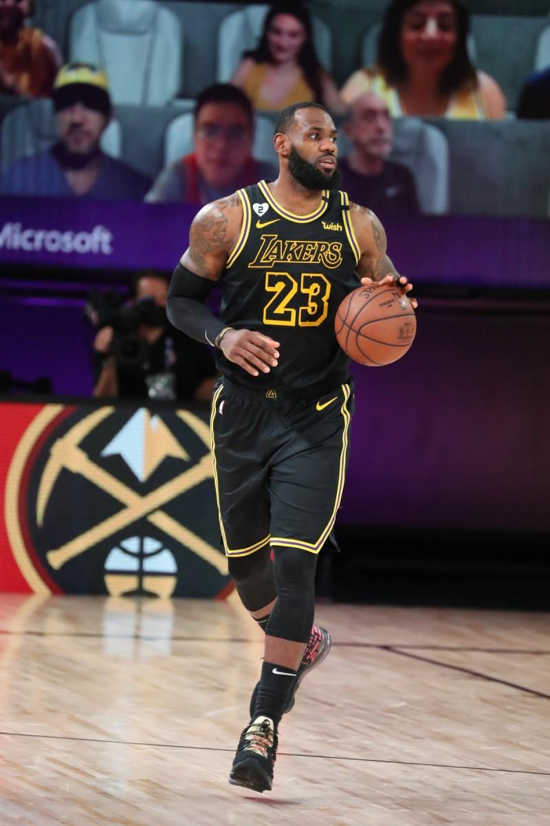Lebron James foi destaque da vitória do Los Angeles Lakers (AFP)