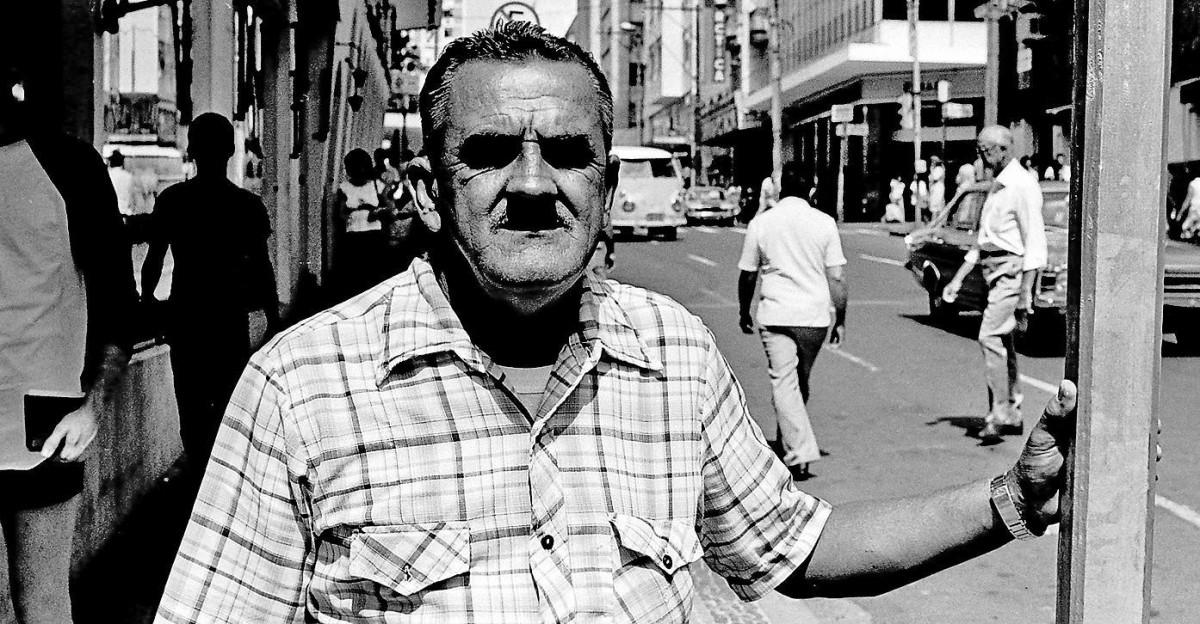 Nascido João Lopes de Camargo, Mané Fala Ó passava o dia perambulando pelas ruas da cidade atrás de um simples "ó" dos campineiros (Cedoc/RAC)