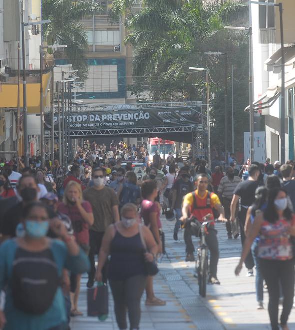 Movimentação no comércio da Rua 13 de Maio, durante a pandemia (Matheus Pereira/AAN)