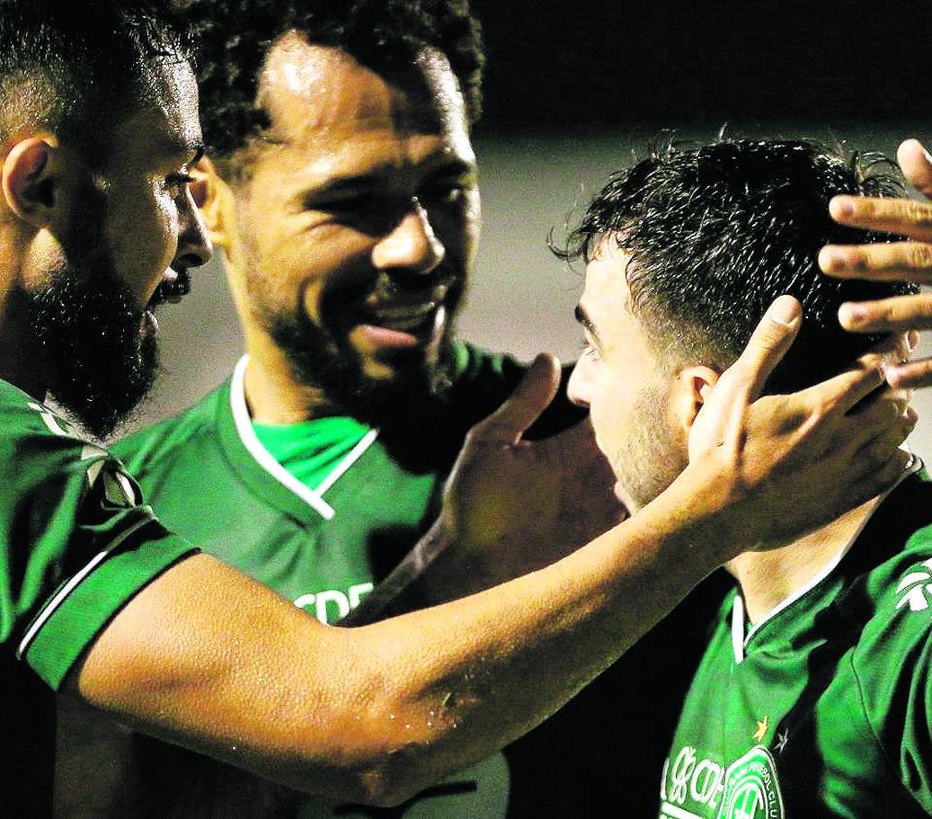 Jogadores comemoram gol de Andrigo, artilheiro do time com três gols no Campeonato Paulista (Thomaz Marostegan/ Guarani FC)