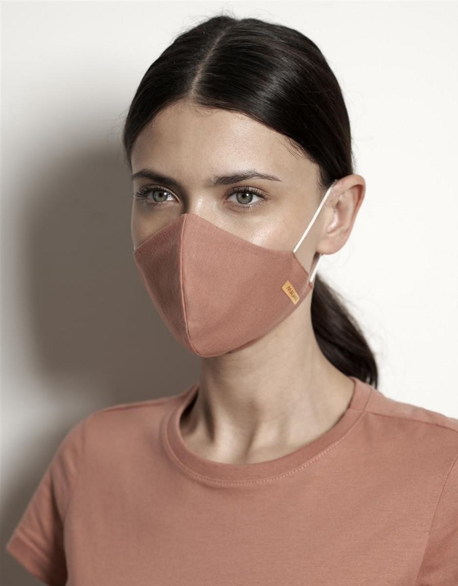 Camiseta e máscara combinando, com tecnologia antiviral no tecido utilizado pela Malwee (Divulgação)