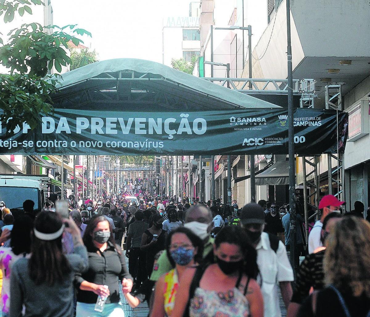 A taxa de transmissão do coronavírus em Campinas caiu na comparação com o mês de maio, porém, é preciso que reduza ainda mais (Matheus Pereira/AAN)