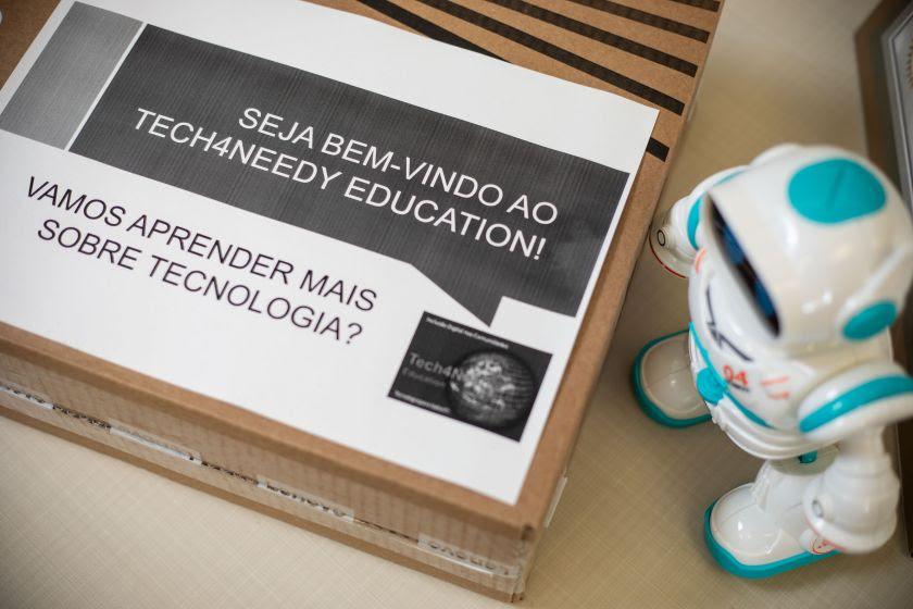 Laptop usado e formatado como novo é entregue em caixa que o aluno recebe de presente para usar já na primeira aula (Divulgação / Matheus Campos)